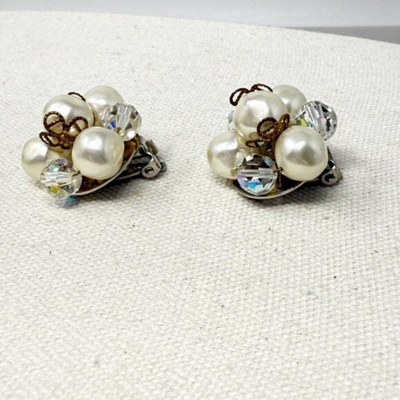 Vintage Bead Cluster Earrings Faux Pearls Crystals‎ Clip-On Retro Classic - Picture 3 of 7